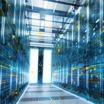 Serverraum | Bildquelle: Fotolia Gang im einem Serverraum