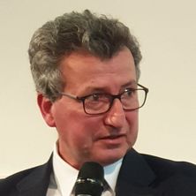 Jens Gnisa auf dem Podium bei "Recht und Europa"